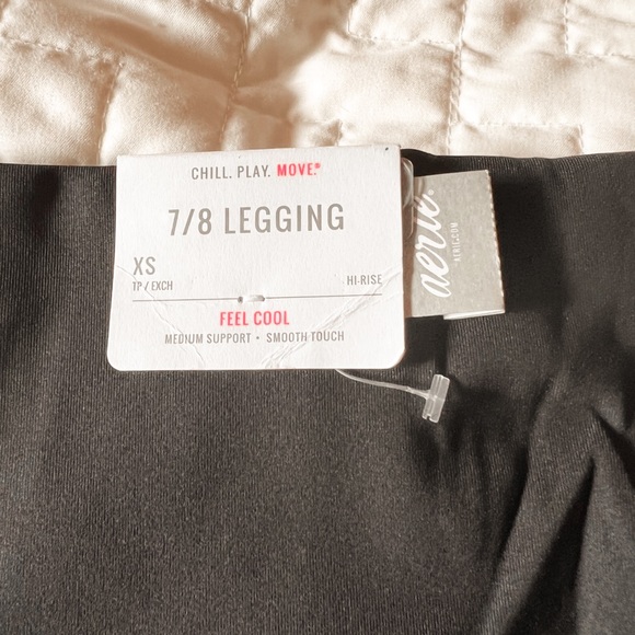 Aerie Chill Play Move Black Star Medium Support Leggings Size XS - Picture 2 of 7